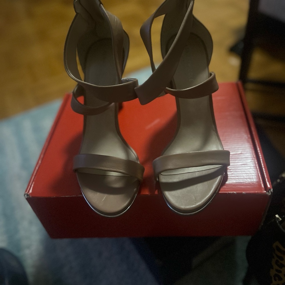 Kenneth Cole New York Tan Stiletto Heels